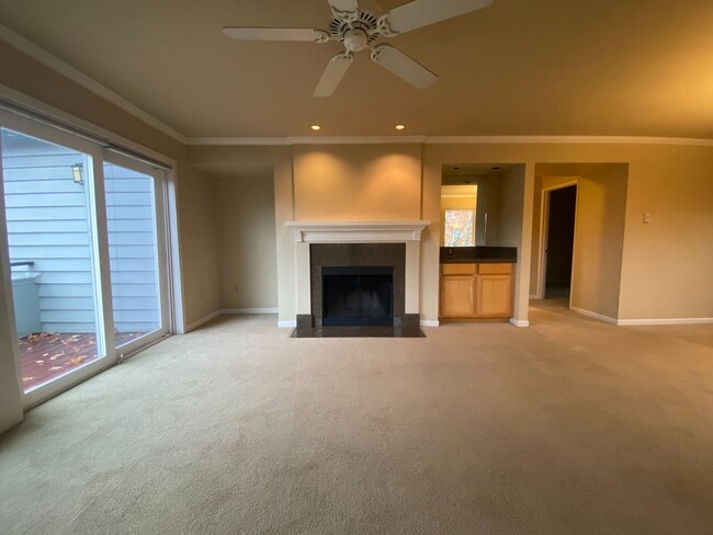 $500.00 off of rent! Beautiful Johns Landi... - 4970 S Landing Dr ...