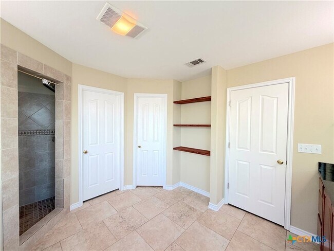 Building Photo - 849 Scenic Hills Dr