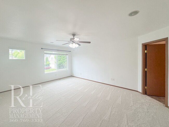 Building Photo - Spacious 4-Bedroom Home with Brand-New Carpet, Two Living Areas & Loft