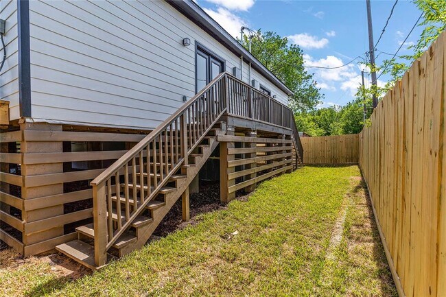 Building Photo - 5307 Groveton St