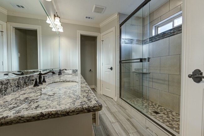 Building Photo - 607 Ellingham Dr