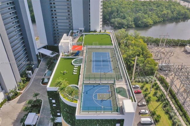 Building Photo - 16385 Biscayne Blvd