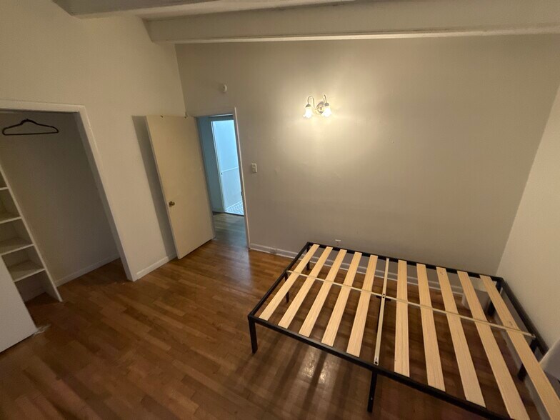 Building Photo - 1009 Hampton St NW