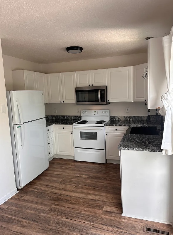 Building Photo - 8257 Deering Oaks Dr