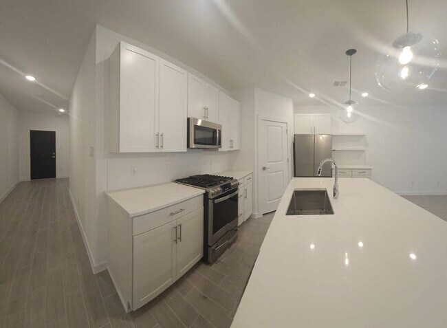 Building Photo - 8442 Bay Oaks Dr