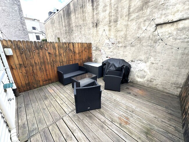 Building Photo - Stunning 4-Bedroom Townhome in the Heart of Fishtown! Available NOW!