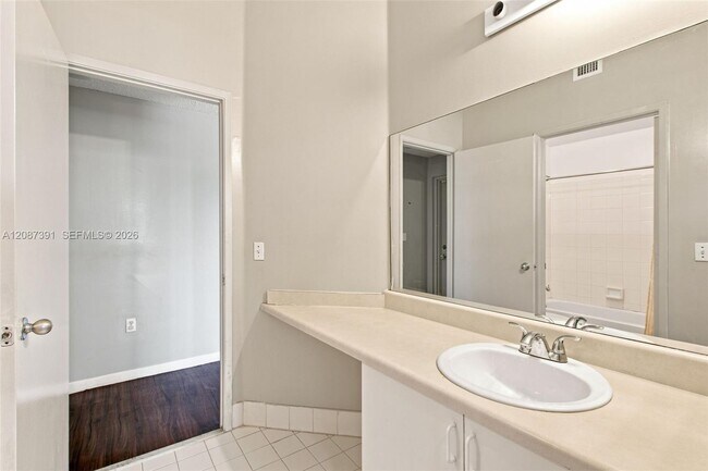 Building Photo - 6976 SW 39th St