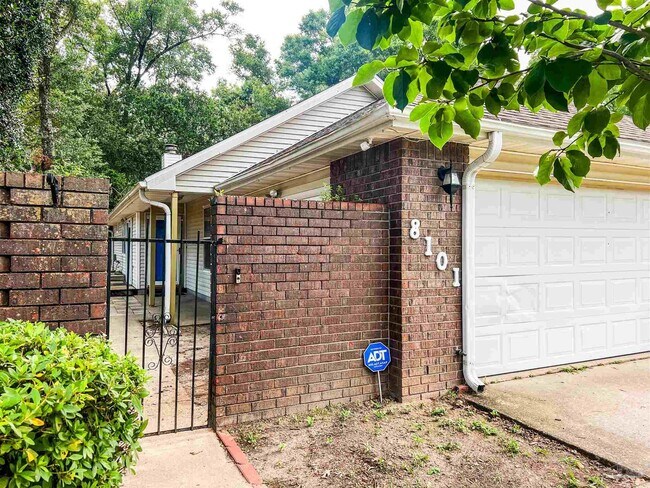 Building Photo - 8101 Treetop Ln