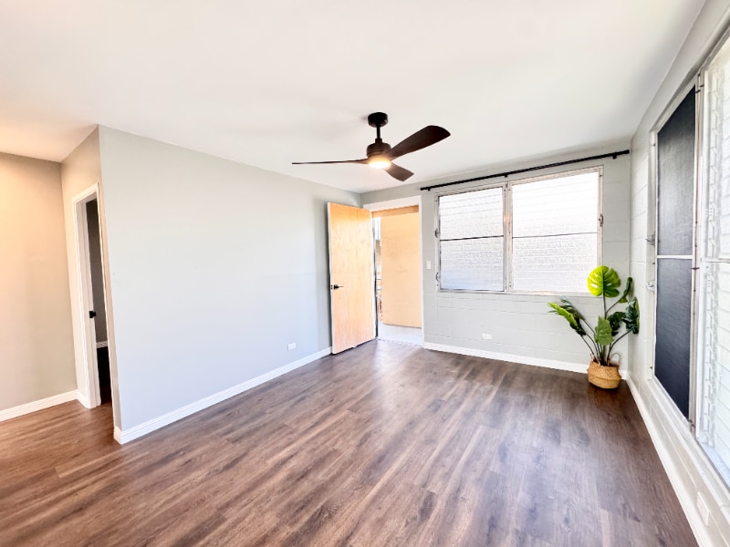 Building Photo - 722 University Ave