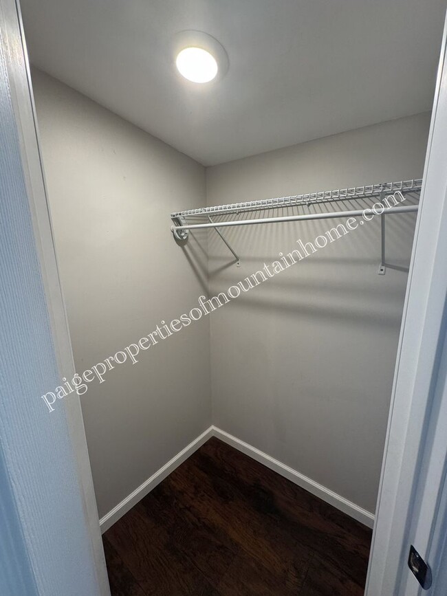 Building Photo - Charming 3 bed, 2 bath off Hwy 5 South
