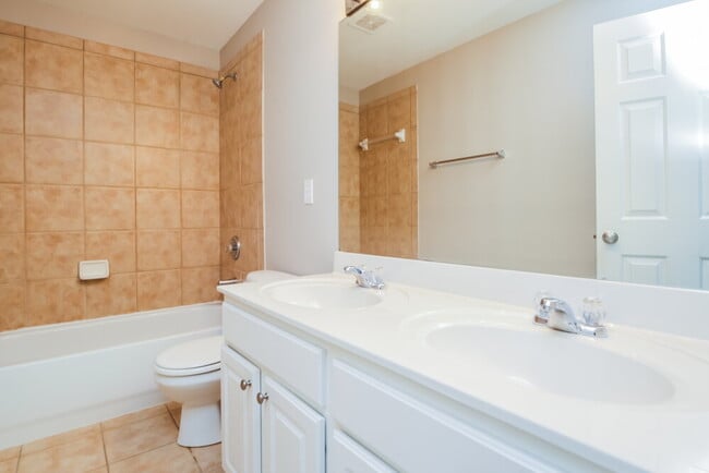 Building Photo - 745 Friars Head Dr NE