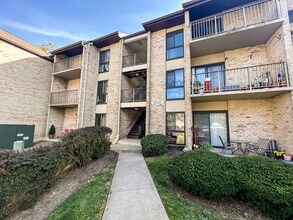 Building Photo - A Gorgeous 1 Bed 1 Bath Unit With Patio In Edsall Bluff - ALL Utilities Included!