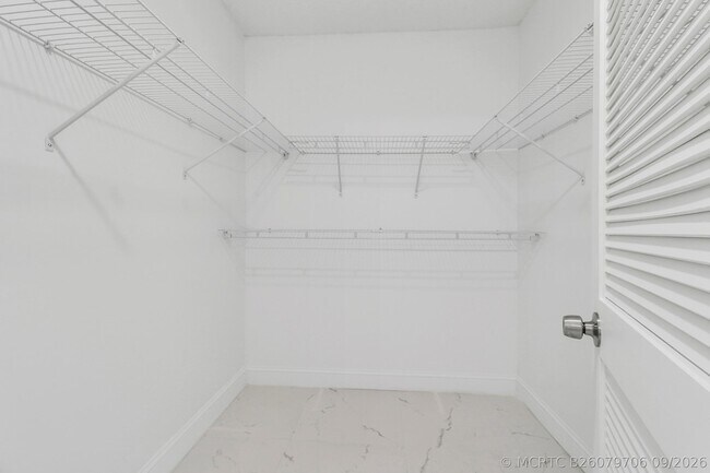 Building Photo - 100 SW 15th Ct