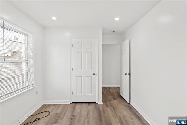 Building Photo - 17 Holsman St