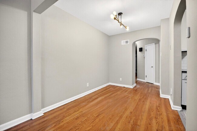 Building Photo - Duplex Alone