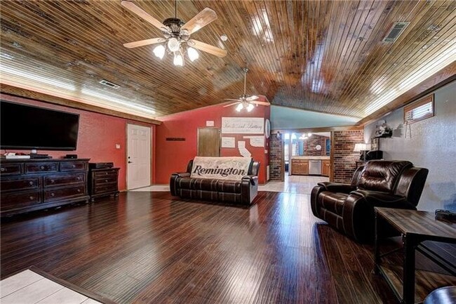 Building Photo - 3 Bed 2.5 Bath 2 Car Garage in Westmoor Ad...