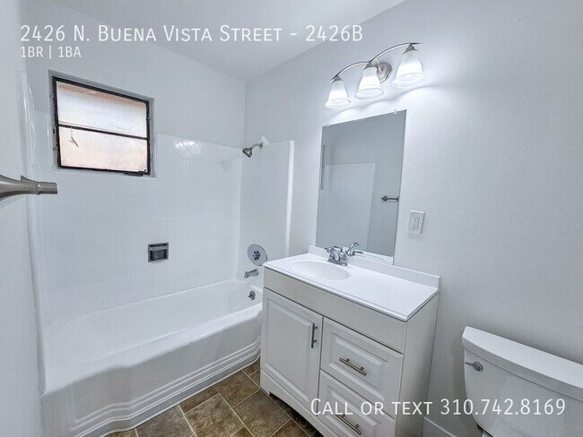 Building Photo - 2426 N Buena Vista St