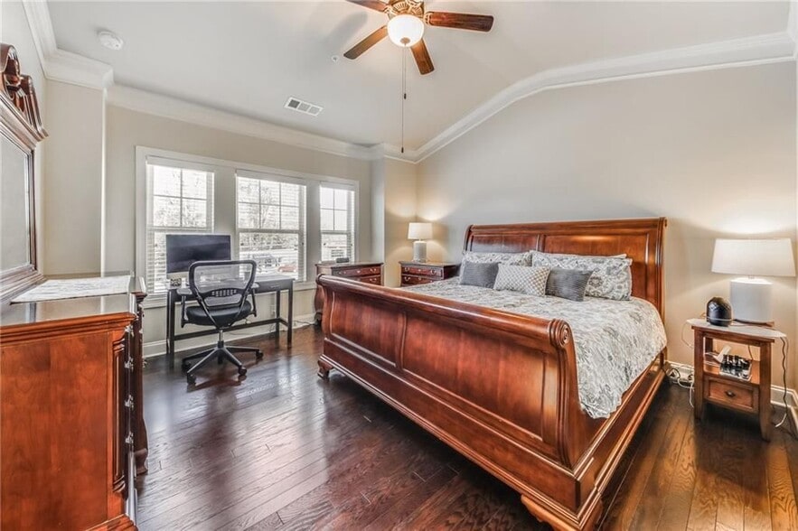 Building Photo - 2616 Vintage Dr