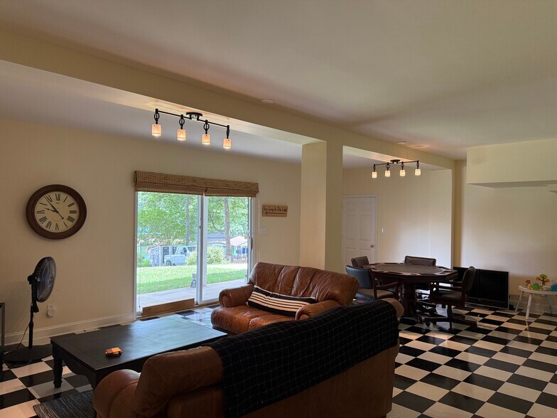 Building Photo - 16318 Stinson Cove Rd