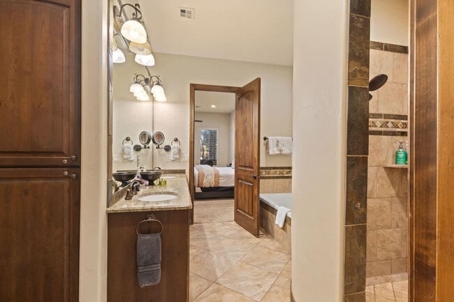 Building Photo - 1922 N Pebble Beach Dr