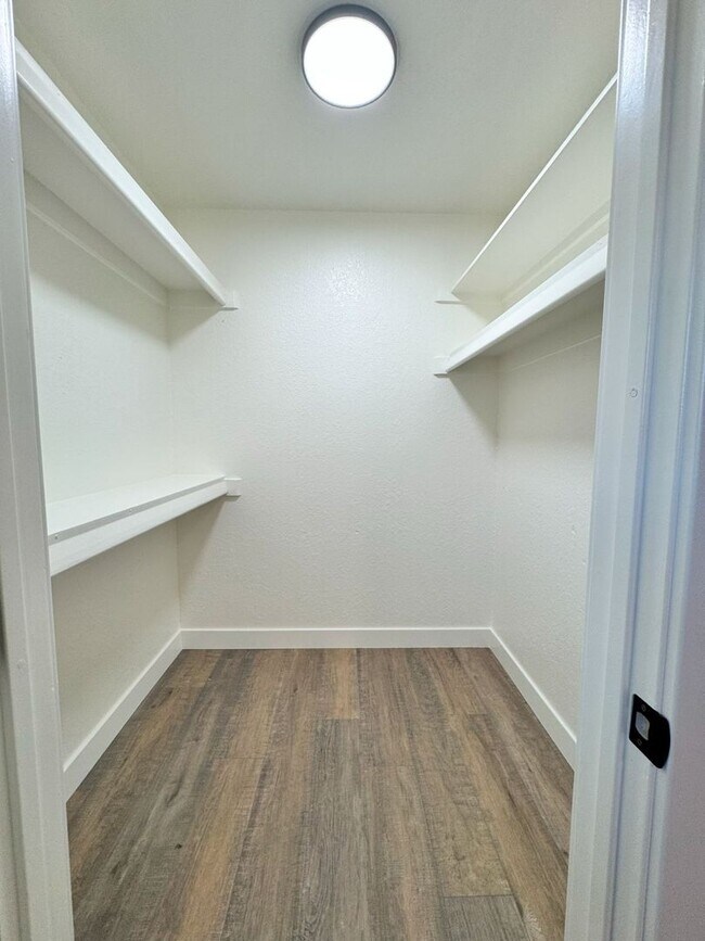 Building Photo - 520 N Stapley Dr