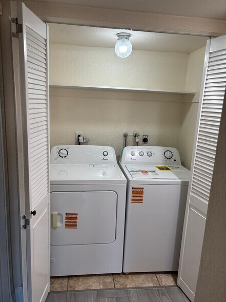 Building Photo - 1727 Melrose Ave