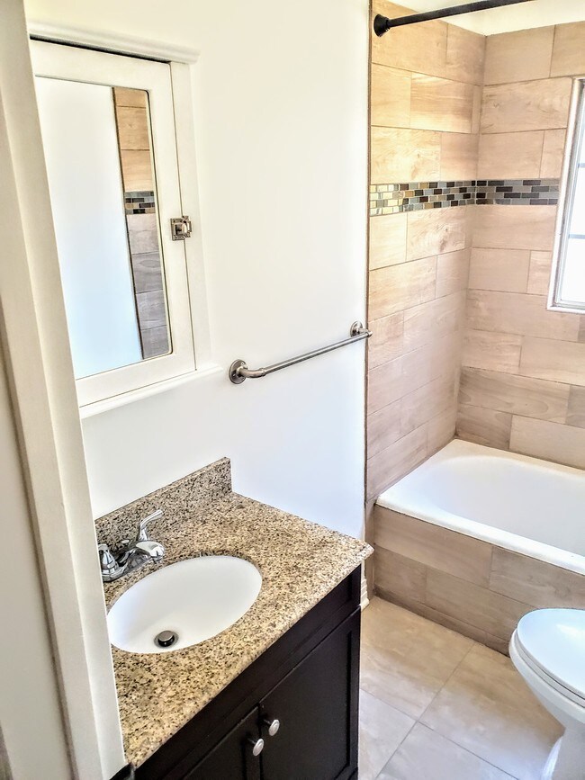 Remodeled bath - 3409 Chadwick Dr