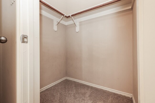Building Photo - 2919 Chalet Knolls Ln