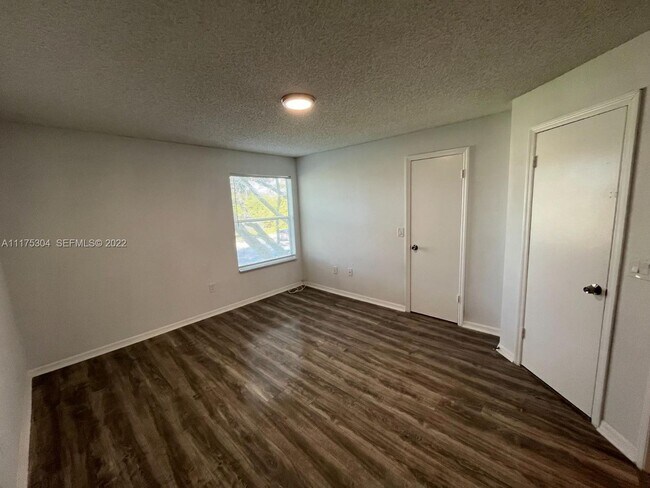 Building Photo - Spacious 2-bed, 2-bath apartment - Ponte Verde at Palm Beach Lakes