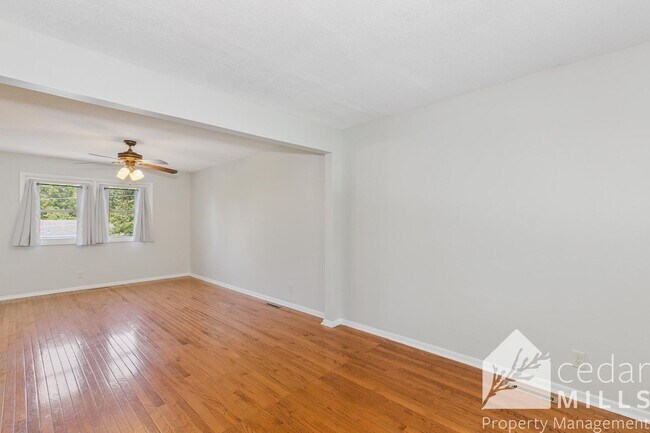 Building Photo - Beautiful Brick Home in West Wichita. Godd...