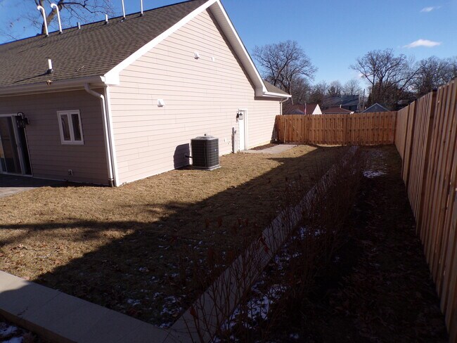 Building Photo - 33476 N Evergreen Dr