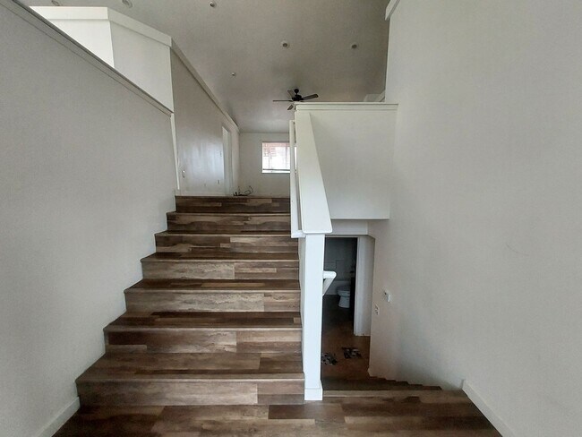 Building Photo - 4 bedroom 2.75 bath, Huge Fenced Yard with Landscaping Included!!