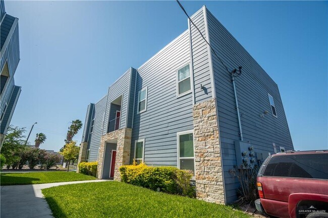 Building Photo - 21 S Cynthia St