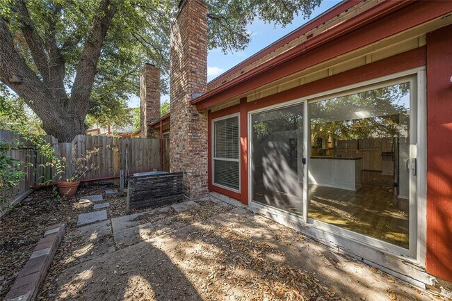 Building Photo - 8903 Trone Cir