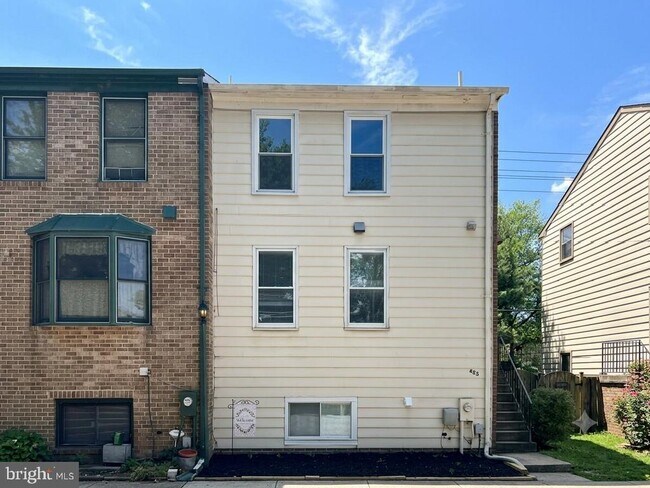 Building Photo - 423 Gorman Ave