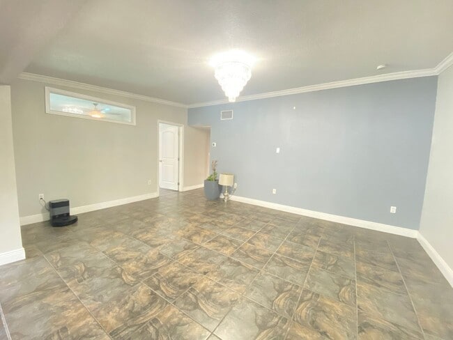 Building Photo - 701 Denton Rd