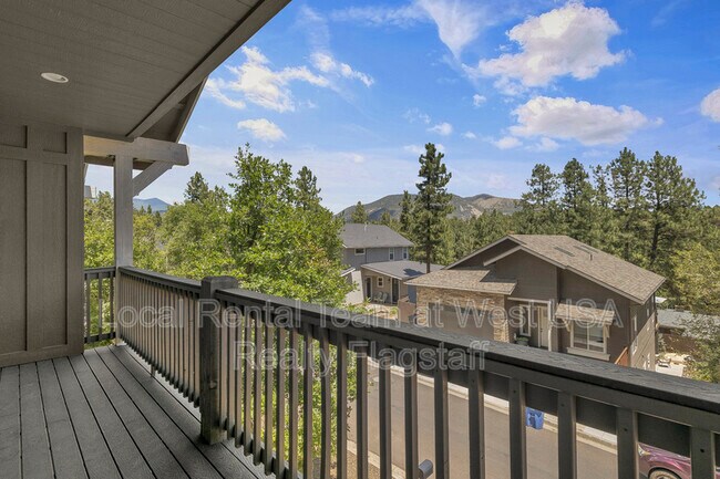 Building Photo - 781 N Forest View Dr