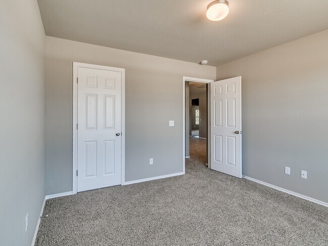 Building Photo - 9817 Glover River Dr