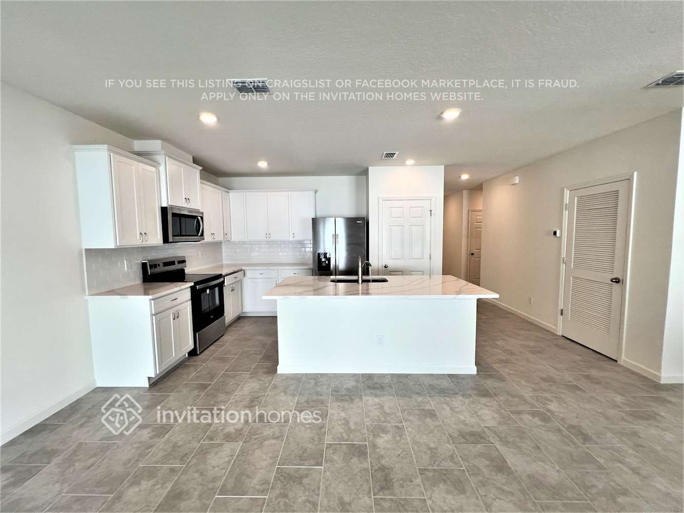 Building Photo - 565 Seaspray Dr