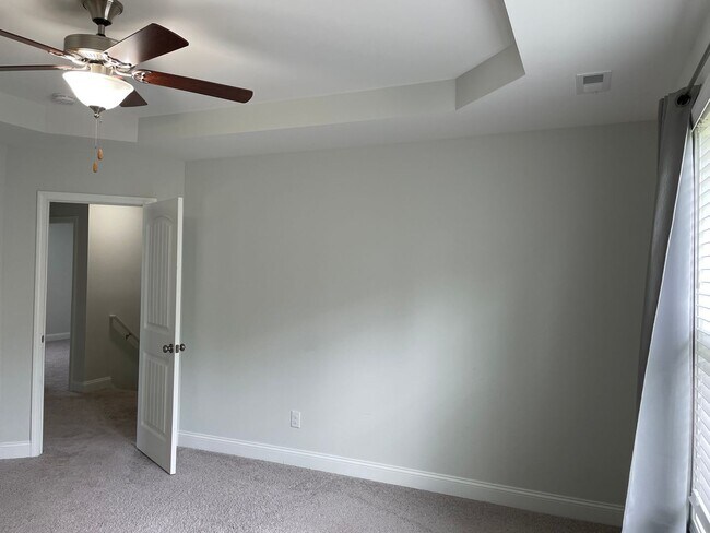 Building Photo - Like new home on cul-de-sac lot with 3 bedrooms, loft and 2.5 bathrooms!