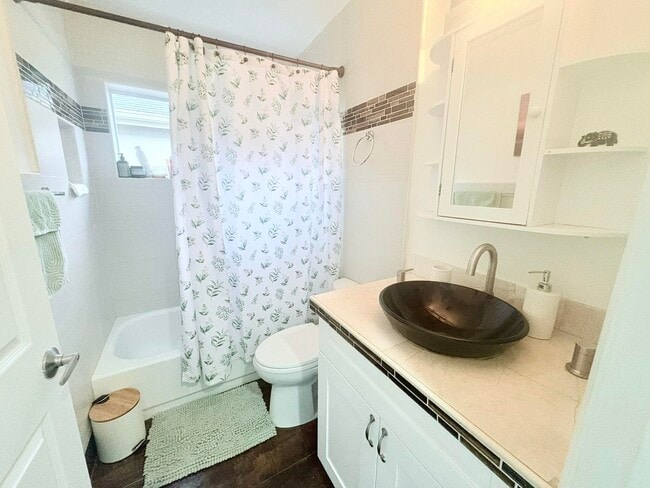 Building Photo - 1504 Lake Breeze Dr