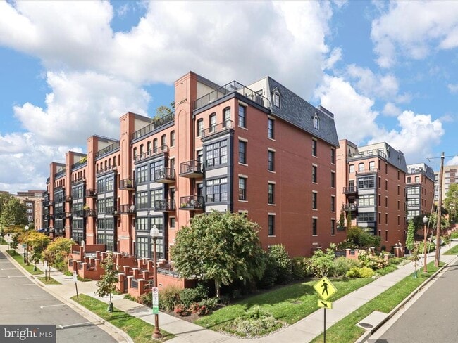 Building Photo - 1701 16th St N