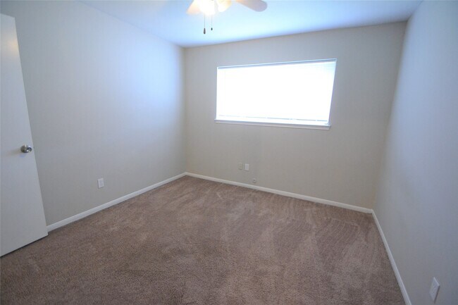 Building Photo - 12711 Westleigh Dr