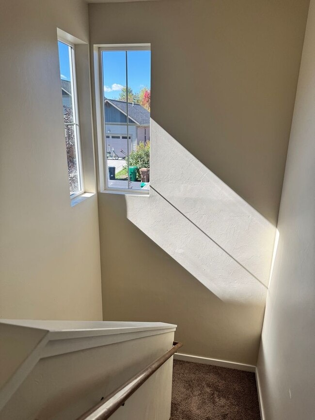 Building Photo - Fantastic home in Central Bozeman ready for move-in