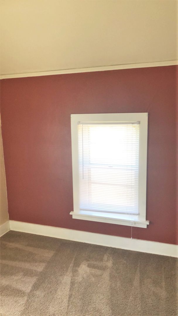 Building Photo - Huge West University 6 bed/3 bath/2 kitche...