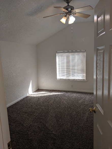 Building Photo - 7529 Walnut Dr