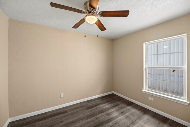 Building Photo - 1608 Eastway St
