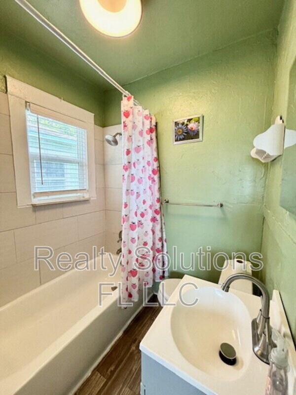 Building Photo - 416 Daytona St