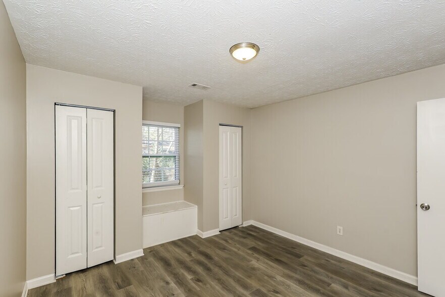 Building Photo - 9185 Sunset Dr