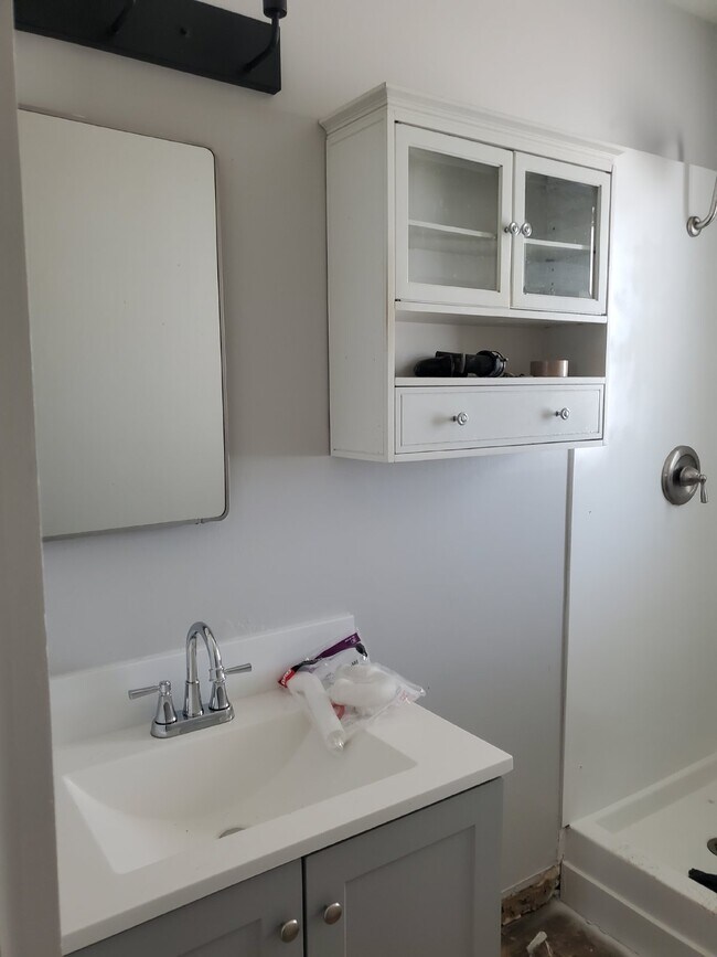 Building Photo - Move In Ready: Charming 3-Bed, 2-Bath Home in Camelback East - Available October 1, 2024!